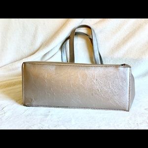 Neiman Marcus Bags - NEIMAN MARCUS EUC Expandable Platinum Tote Neiman Marcus Bags - NEIMAN MARCUS EUC Expandable Platinum Tote
